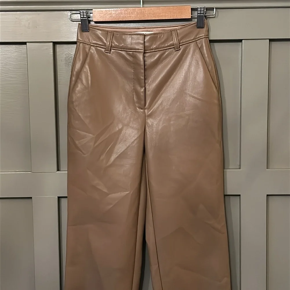 Aritzia Babaton Command Pants Vegan Faux Leather Straight Leg Camel Tan Size 00